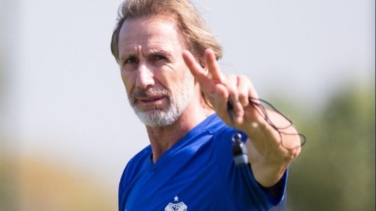 Gareca asumió como DT de Vélez y dirigió su primer entrenamiento