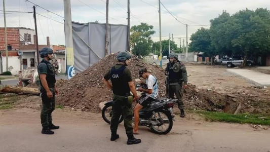 Los vecinos del barrio de Rosario donde mataron a Máximo recibieron a los gendarmes con aplausos