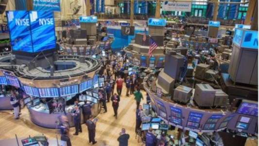 Por la situación financiera en Estados Unidos, se desploman los bonos y se dispara el Riesgo País