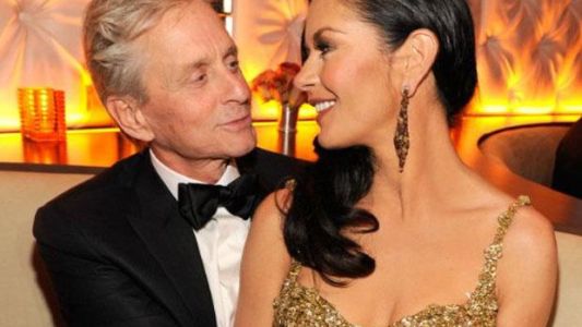 Michael Douglas se disculpa con Catherine Zeta-Jones por revelar enfermedad de transmisión sexual