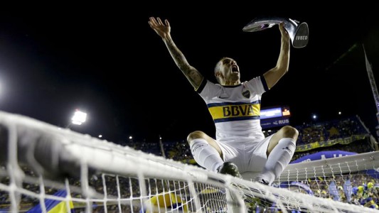 Tevez anunció que se quedará "por varios años más" en Boca