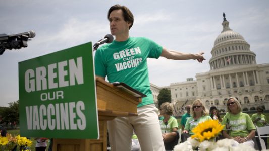 Jim Carrey tildó de "fascista" al plan de vacunación y desató la polémica en Twitter