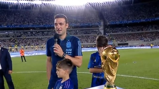 La emoción de Scaloni en el festejo de la Selección argentina: "Todo esto fue por y para ustedes"