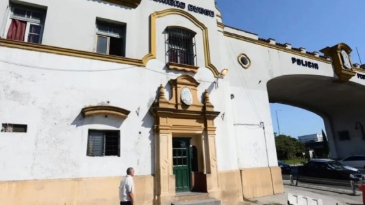 Hallaron asesinado a un hombre dentro de un auto en Ingeniero Budge e investigan un ajuste de cuentas