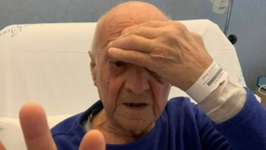 Un hombre que era ciego volvió a ver tras un autotrasplante de ojo en Italia