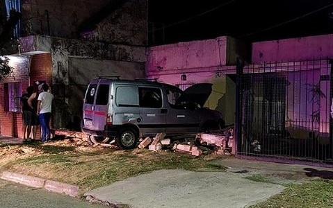 Manejaba alcoholizado y se incrustó contra una vivienda en Escobar
