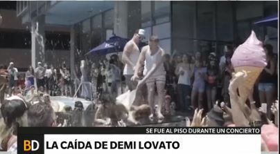 Demi Lovato se resbaló y se cayó de boca