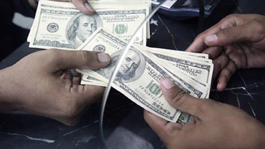 Quienes accedan a una moratoria jubilatoria no podrán adquirir dólar ahorro o bursátil