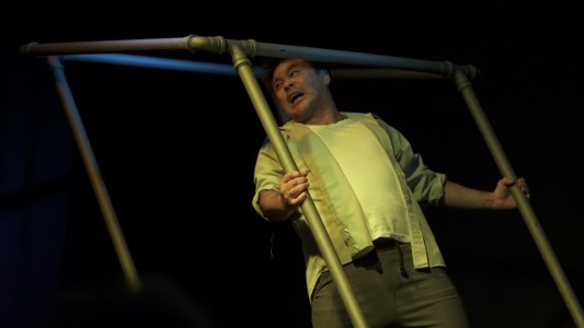 De detenido a protagonizar una obra de teatro: "Tintorero", la historia nikkei de César Arakaki