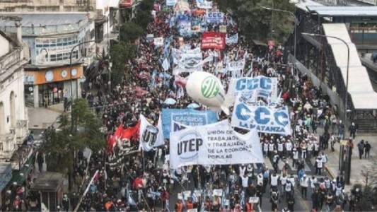 Organizaciones sociales se movilizan a Plaza de Mayo para exigir medidas contra la inflación y el hambre