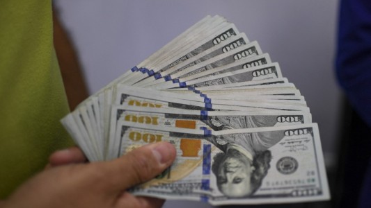 Rebotó fuerte el dólar blue: en algunas provincias superó los $400