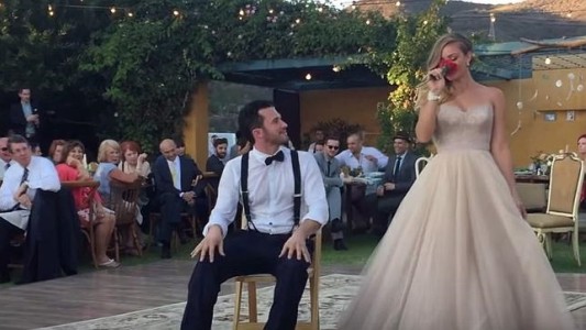 #EsViral : el mago que sorprende con un truco a la novia en su propia boda