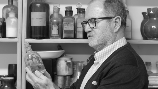 Dirigente de la Academia del Tango en Valencia presenta su libro homenaje a Borges