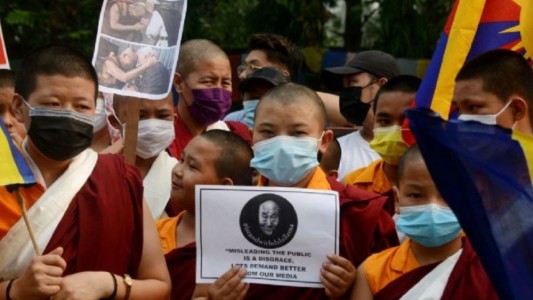 Concentración en París en apoyo al Dalai Lama luego de las críticas a un video
