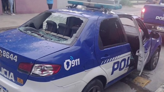Patrullero atropelló a un nene de 5 años que jugaba en la vereda: vecinos apedrearon a policías