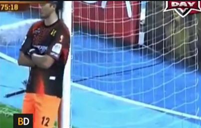El arquero que no quiere atajar el penal