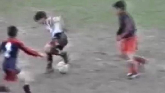 Un gol inédito de Messi a los 12 años invadió las redes sociales