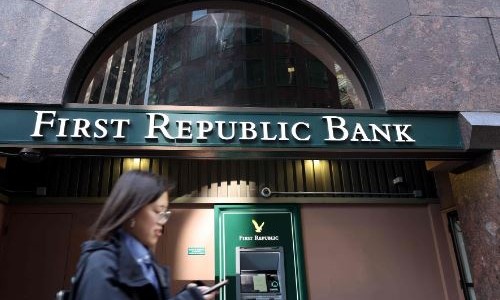 En medio de rumores de rescate, el First Republic sigue desplomándose en Wall Street