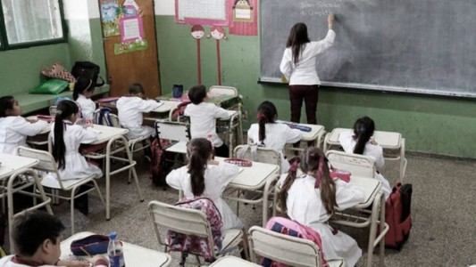 Pagarán un plus salarial a docentes que se gradúen en gestión educativa