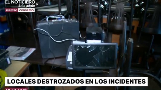 Locales destrozados tras la violencia en el Congreso
