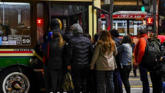 Desde hoy el boleto mínimo de colectivo en el AMBA pasa a costar 42,67 pesos