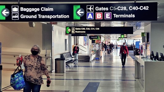 EEUU levantará la vacunación obligatoria de COVID-19 para viajeros extranjeros