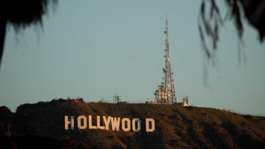 Caos en Hollywood: más de 11 mil guionistas iniciaron una huelga