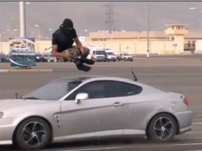 #EsViral Increíble salto de un soldado en una exhibición militar