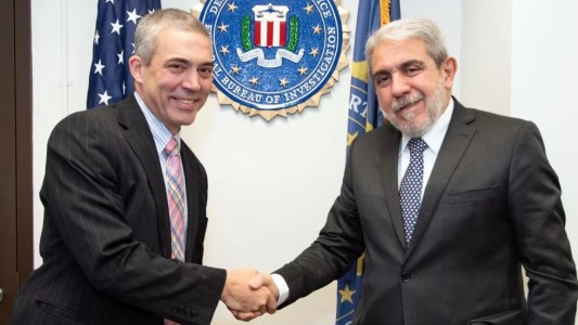 Aníbal Fernández firmó un acuerdo con el FBI para crear un equipo de trabajo conjunto