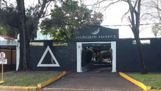 Hicieron un trío en un hotel alojamiento, se negaron a pagar y quedaron detenidos