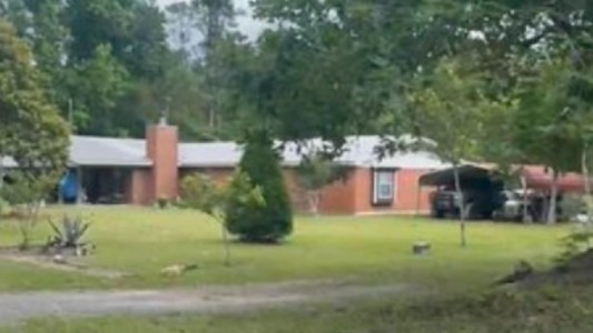 Baleó en la cabeza a una menor que jugaba a las escondidas con otros vecinos y se metió en su propiedad