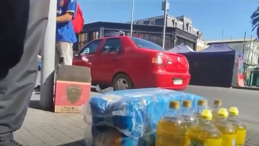 Filman a argentinos vendiendo alimentos en calles de Chile