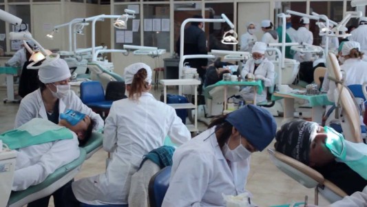 Día de las Encías: la UBA ofrecerá este viernes una jornada de atención y prevención odontológica gratuita