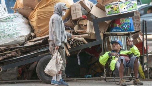 Una familia tipo porteña necesitó ingresos de más de $208 mil en abril para no ser pobre