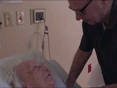 #EsViral la canción de amor de un abuelo a su esposa en el lecho de muerte