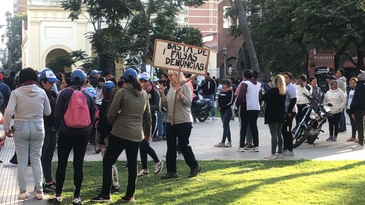 ¿Dónde está Mónica Aquino? Familiares y amigos se manifiestan frente a Tribunales de Santa Fe