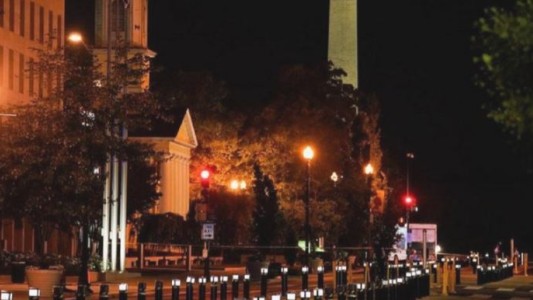 Estados Unidos: un camión se estrelló contra las vallas de la Casa Blanca