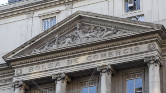 El Gobierno anunció nuevas trabas para acceder a los dólares financieros