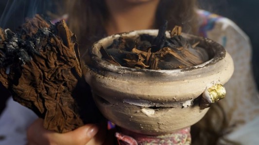 Mujer murió en una "purga de tabaco": investigan a un "chamán" de Palermo