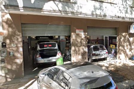 Video: Hijos de un cliente le pegaron al mecánico porque tardó en entregarle su camioneta