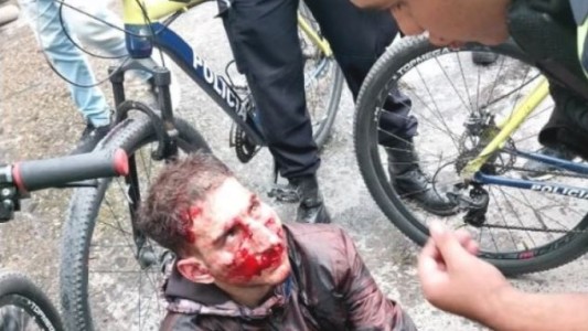 Vecinos detuvieron a un motochorro y descubrieron que era un policía