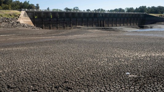 Montevideo: por la sequía, el agua potable tiene sabor salado y temen por falta de bidones