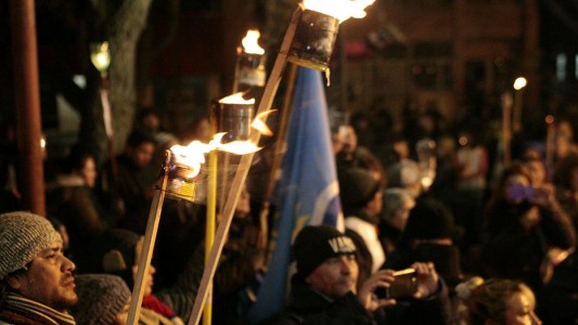 Una marcha de antorchas dio continuidad al unánime reclamo docente en Jujuy