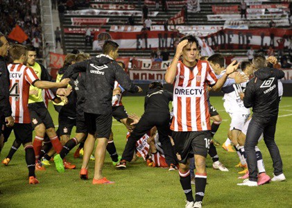 Fútbol de verano violento: ganó Estudiantes el clásico platense