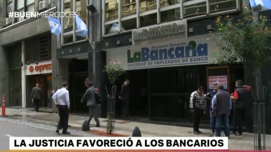 La Justicia ordenó pagarle la "cláusula gatillo" a los bancarios
