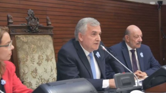 En medio de los disturbios, Morales juró la reformada Constitución jujeña