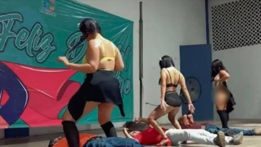 Un municipio prohibió la entrada a niños y mujeres y celebró el Día del Padre con strippers