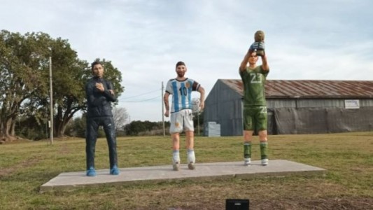 Los campeones del mundo fueron homenajeados en Entre Ríos con unas particulares estatuas