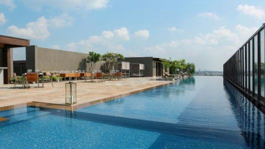 Descubrieron que un estrafador logró permanecer 603 noches gratis en un hotel de cinco estrellas