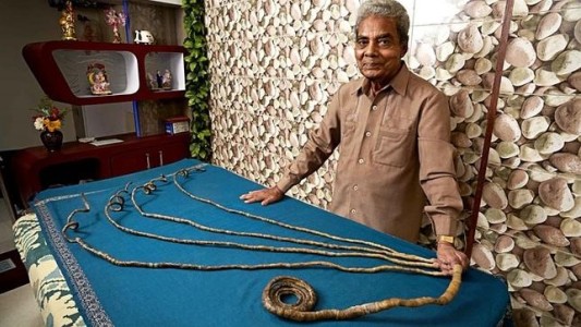 El hombre que no se corta las uñas desde 1952